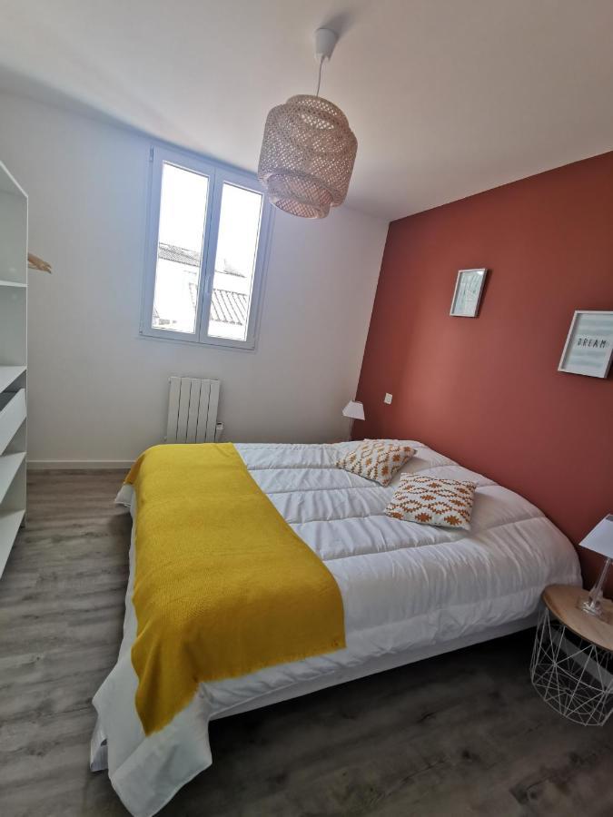 Charmante Maison Au Coeur Du Village De แซ็ง-โทรจง-เลส์-แบ็งส์ ภายนอก รูปภาพ